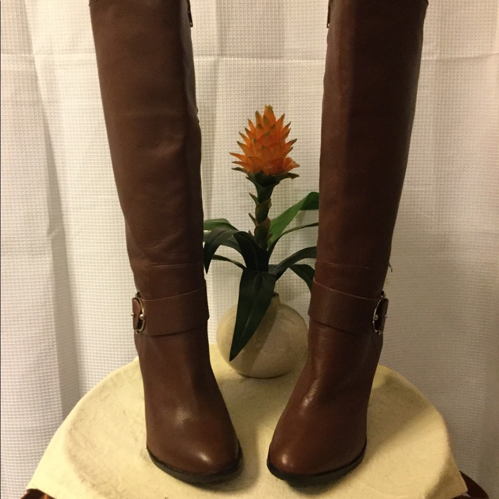 Women’s boots size 6M